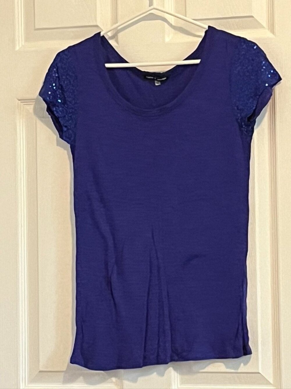 Cable & Gauge medium t-shirt with sequinned sleeves